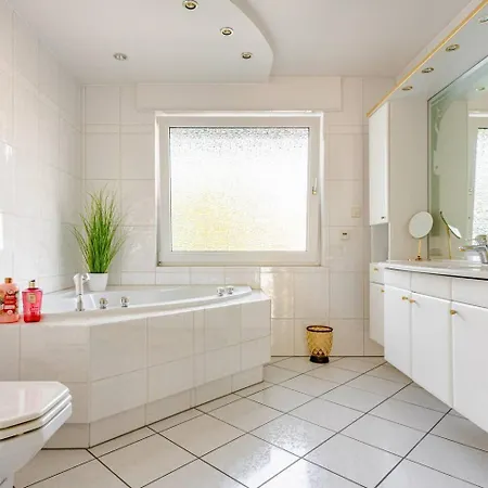 Grosses Haus - Gartenterrasse - Nahe Messen - Treppenlift - Koeln-dus *
